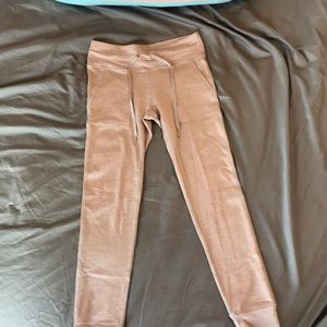 Aerie Play pocket and cuff leggings.